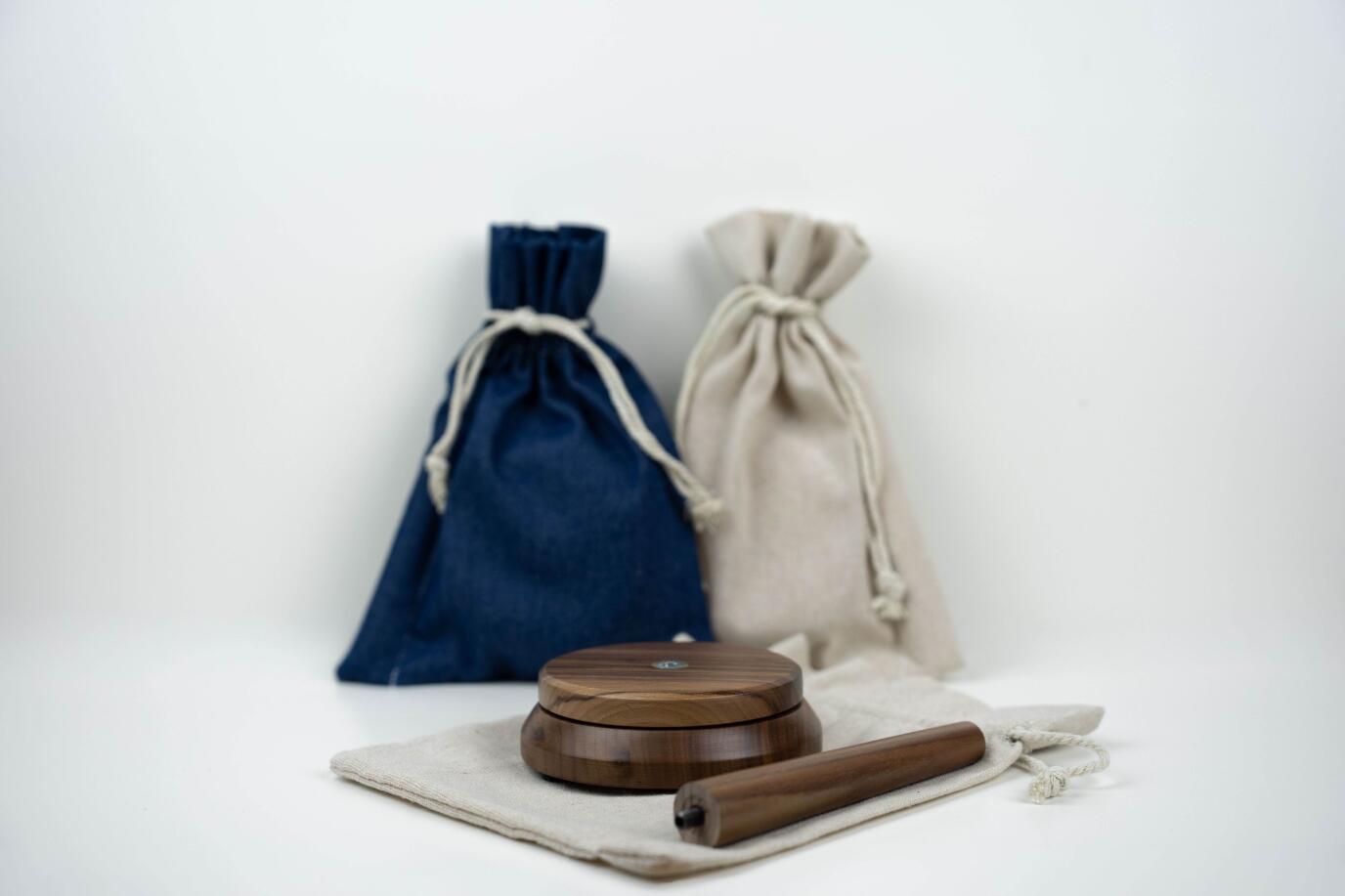 zerlegter Wollabroller mit Tasche für Transport