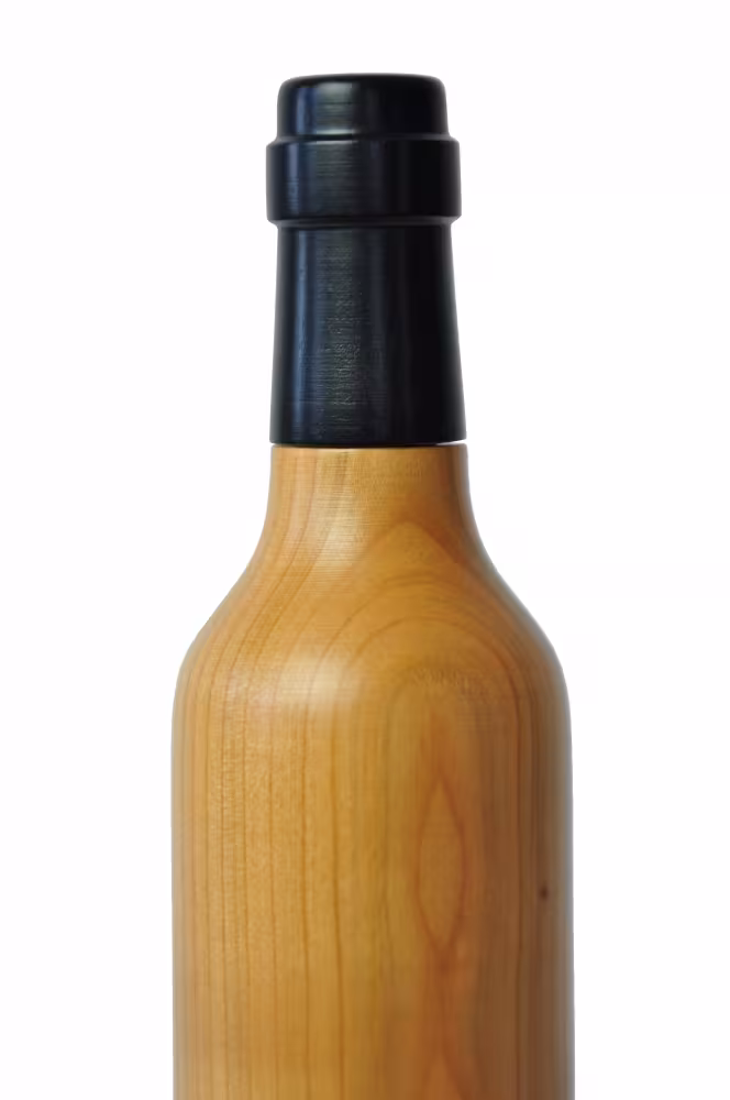 Pfeffermühle aus Holz - in Form einer kleinen Weinflasche