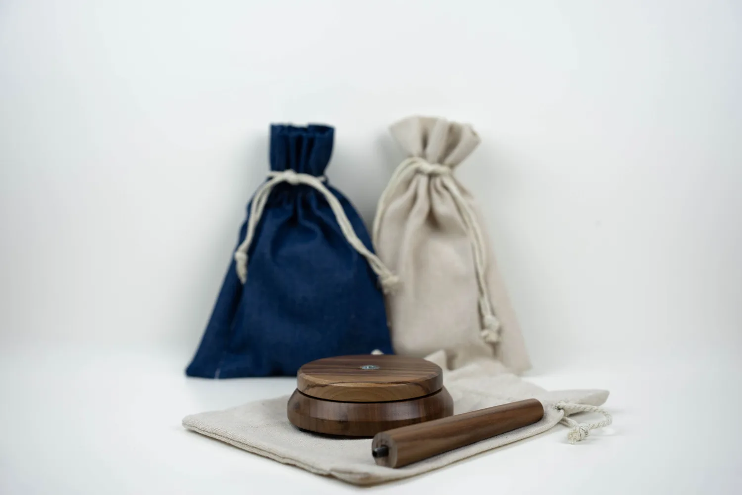 zerlegter Wollabroller mit Tasche für Transport