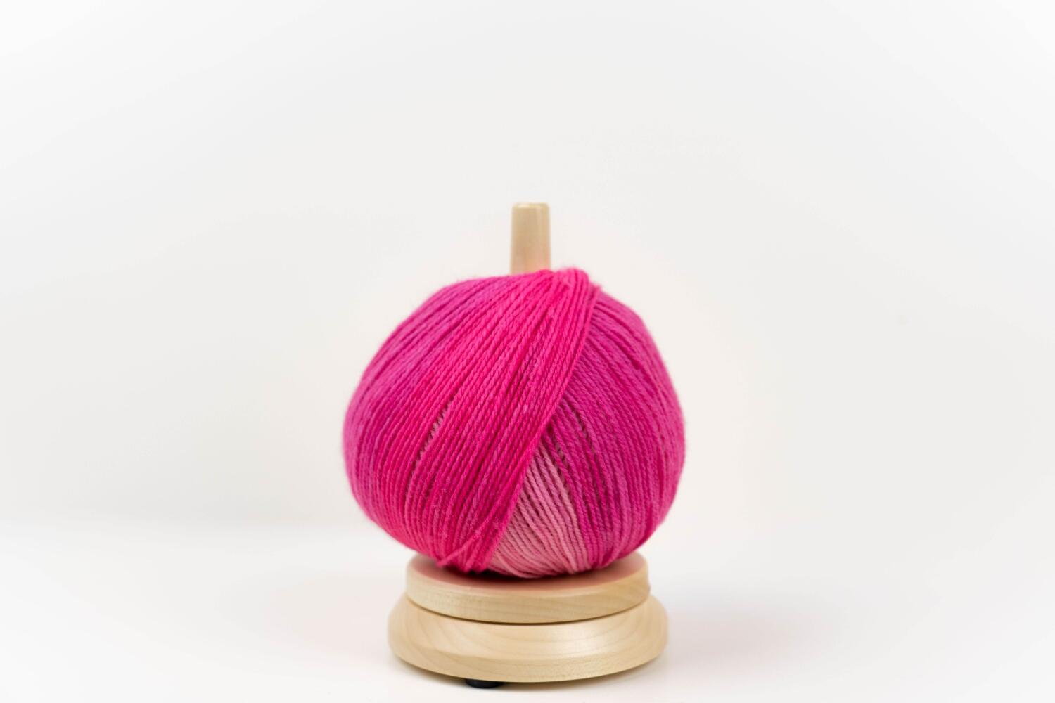 Wollabroller mit Wolle