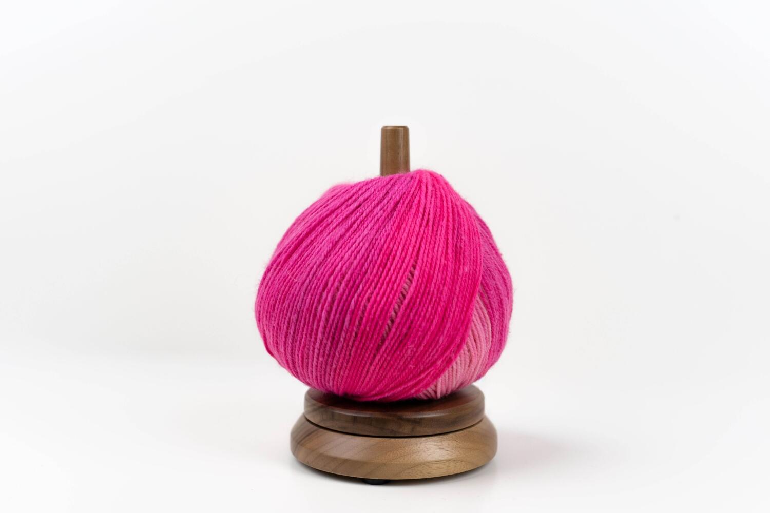 Wollabroller mit Wolle