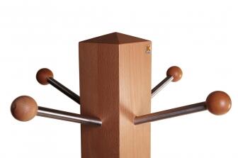 abgeschrägte Spitze von Garderobenständer aus Holz mit vier Aufhängern