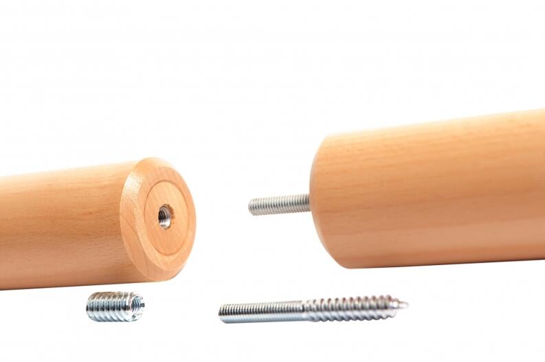 Schraubverbindung mit RAMPA Muffen und Stockschrauben an unseren Garderobenständer aus Holz