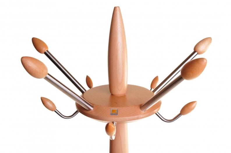 Spitze von Garderobenständer aus Holz mit je fünf kleinen und großen Haken