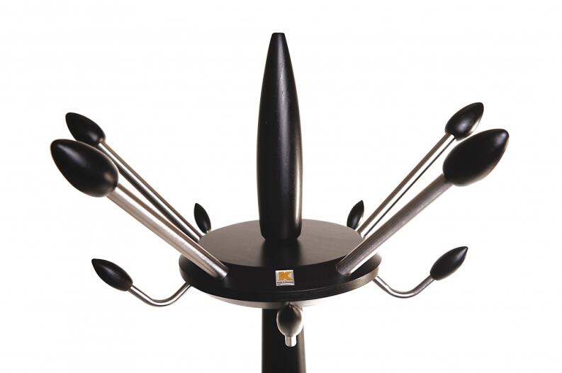 Spitze von Garderobenständer aus Holz mit je fünf kleinen und großen Haken