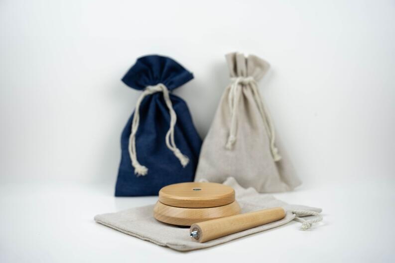 zerlegter Wollabroller mit Tasche für Transport